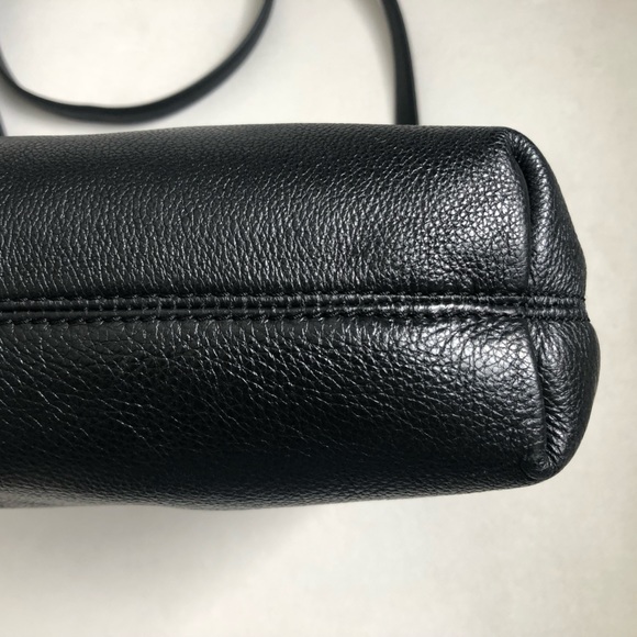 Michael Kors Crossbody Bag EUC with black pebbled leather and gold hardware - Picture 6 of 10